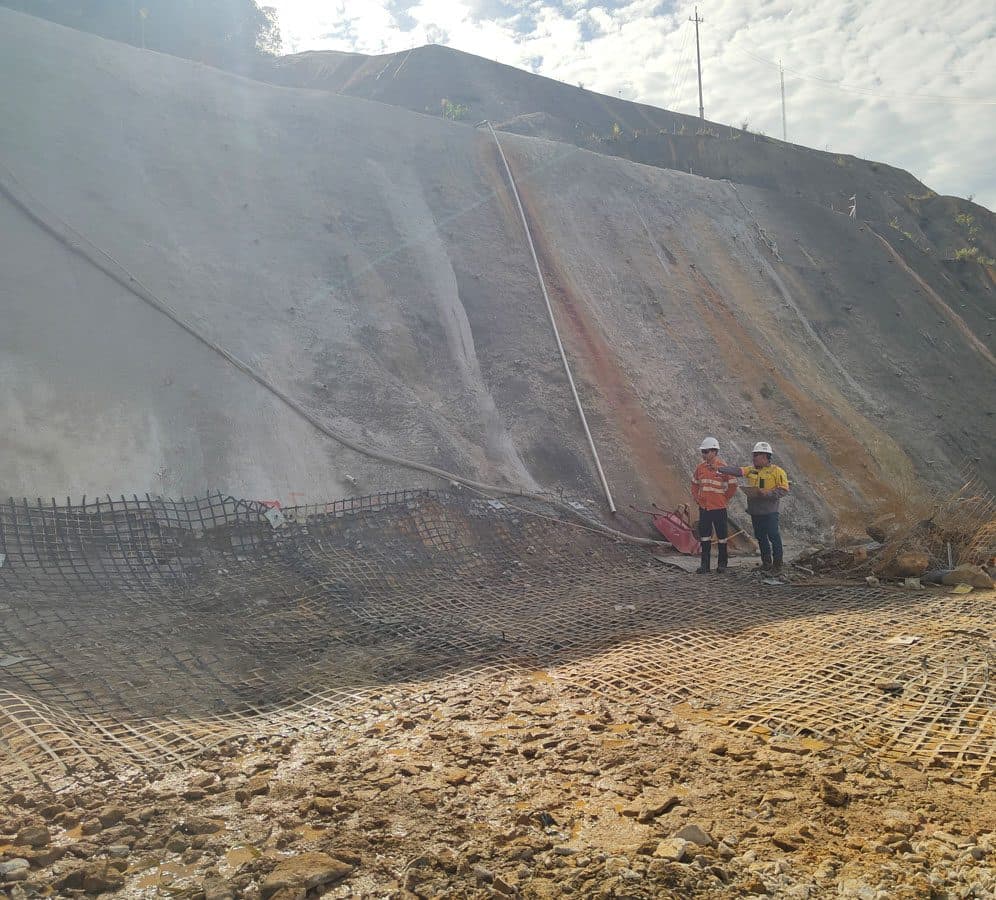 Mountain infrastructure — Cladding wall, slope protection